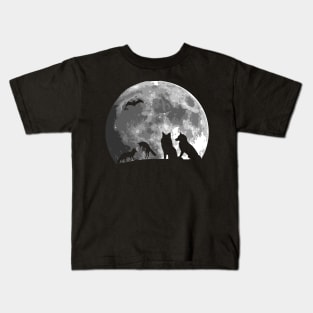 Cute Wolves Family Bat Silhouette on the moon gift Kids T-Shirt